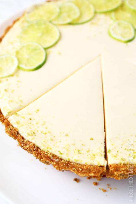 This super easy, no bake Key lime pie cheesecake is the perfect summer dessert! This sweet and tangy wonderful pie recipe is keto and low-carb, but no one will be able to tell: it's made with sugar-free sweetened condensed milk and a delicious honey Graham cracker crust (keto & gluten-free - with almond flour!) Go to likehotketo.com for the free printable recipe! No Bale Cheesecake, Key Lime No Bake Cheesecake, Lime Cheesecake No Bake, Key Lime No Bake, No Bake Key Lime Pie, Keto Cheesecakes, Key Lime Pie Cheesecake, No Bake Key Lime, Sweet Condensed Milk