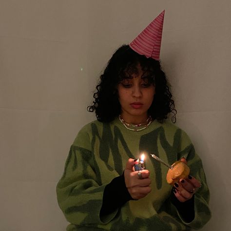 Birthday Instagram Ideas Aesthetic, Birthday Hats Aesthetic, Party Hats Aesthetic, Creepy Birthday Aesthetic, 17 Birthday Picture Ideas, Meaningful Photoshoot, Solo Birthday Aesthetic, Solo Birthday Photoshoot, Birthday Hat Aesthetic