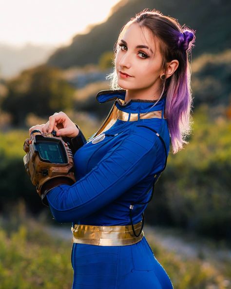 Kate 🍕 on Instagram: “Instagram bugging out? What is this... Fallout 76..? 🔥😂 But really, how many of you guys actually still play 76? I uninstalled it a few…” Cosplay Costumes For Men, Fallout Cosplay, Vault Dweller, Fallout Concept Art, Fallout 76, Cosplay Tutorial, Anime Cosplay Costumes, Pin Image, Fallout