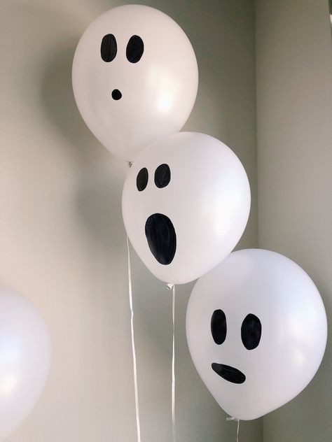 Halloween Decor For Small Spaces, Bday Halloween Party, Halloween Party Easy Decorations, Halloween Party Decor Easy, Make Up For Halloween Ideas Easy, Halloween Party Bags For Kids, Cute Spooky Party, Ghost Decorations For Halloween Diy, Spooky Decor Ideas