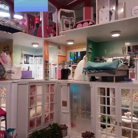 #rainbowhighhouserenovation • Instagram Barbie Life In The Dreamhouse House, Realistic Barbie House, Rainbow High Doll House, Diy Barbie House, Kids Doll House, Dolls House Interiors, Barbie Doll House, Grunge Room, Barbie Life