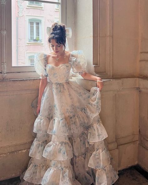 Princesses Dresses, Gown Aesthetic, Fantasy Ball, Angelic Beauty, Fairy Gown, Teenage Fashion Trending, Dream Prom Dress, Fairytale Gown, Gown Designer