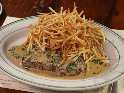 Steak And Frites, Black Peppercorn Sauce, Pasta Branding, Peppercorn Sauce Recipe, Foodie Lover, Skirt Steak Recipes, Fancy Dinners, Chimichurri Recipe, Steak Dishes