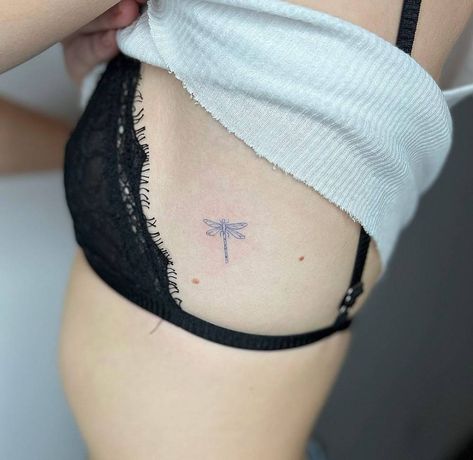 Dragon Fly Rib Tattoo, Rib Dragonfly Tattoo, Blue Dragonfly Tattoo, Dragonfly Tattoo Placement, Dragonfly Tattoo On Ribs, Dragonfly Tattoo Ribs, Side View Dragonfly Tattoo, Side Rib Tattoo, Dragonfly Tattoo Danty