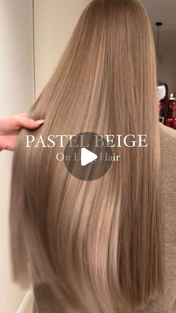 DW CREATIVE GROUP on Instagram: "Pastel Beige 🤎🕊️ On Long hair…. very long hair 😁✨ Transforming from a flat and light shade to a dimensional Beige Blonde 🐻✌🏻🐻 This time, using the Air Touch technique, we blended the dark regrowth and darkened the hair in between to achieve a natural and multi-dimensional look. This allows for touch-ups approximately every 4-6 months ✨ How do you like this change 🫶🏻 ? #longhairstyles #hairandstyles #beigeblonde #beigehair #airtouch #hairtutorial #blonding #livedinblonde #hairlove #hairdone  __________________________________________________________________ Beżowy Pastelowy Blond 🤎🕊️ na długich, bardzo długich włosach 😁✨Zmiana z płaskiego odcienia na wielowymiarowy Beżowy Blond 🐻✌🏻🐻 Korzystając z metody Air Touch, rozbiliśmy ciemny odrost, doda Blond Light Brown Hair, Adding Dark To Blonde Hair, Dimensional Lived In Blonde, Milky Beige Hair Color, Balayage Blond Beige, Long Natural Blonde Hair, Beige Blonde Hair Balayage, Pastel Blonde Hair, Dark Blonde Hair Balayage