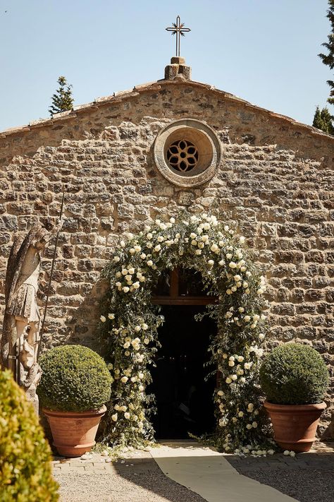 Castiglion del Bosco 3 Day wedding Castiglion Del Bosco Wedding, Italian Chapel Wedding, Italian Chapel, Beautiful Chapels, Italian Church, Stone Chapel, Villa Toscana, Cozy Rainy Day, Toscana Italia