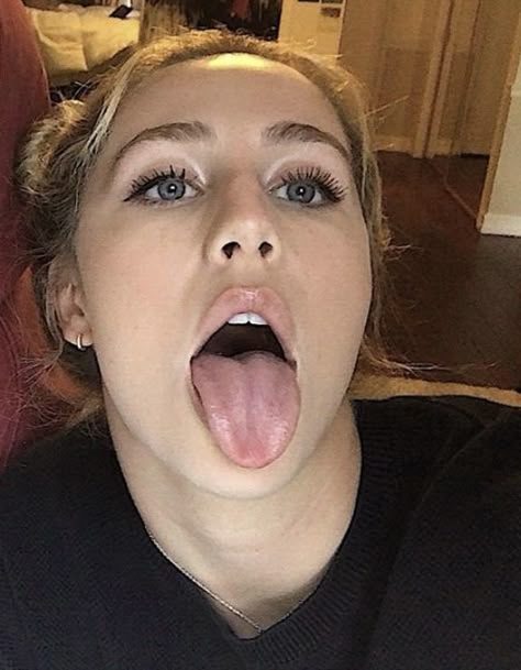 Female Tongue Out, Ice Spice Tongue, Female Face Expressions, Long Tounge, Tongue Selfie, Tongue Out Selfie, Cute Tongue Piercing, Cheeky Expression, Tongue Out