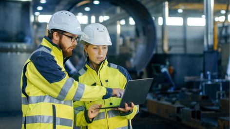 How Manufacturing Companies Can Prepare Their Entire Workforce For Industry 4.0 Ing Civil, Warehouse Management System, Good Paying Jobs, Industrial Engineering, Manufacturing Factory, Engineering Jobs, Safety Training, Industrial Photography, Heavy Industry