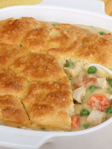 Pioneer Woman Chicken Biscuit Casserole - Delish Sides Baked Breaded Chicken, Chicken Biscuits, Pot Pie Casserole, Chicken Pot Pie Casserole, Taco Seasoning Recipe, Canned Tuna, Ham And Beans, Chicken And Biscuits, Ham And Bean Soup