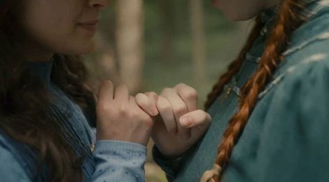 Anne With An E Diana And Anne, Kindred Spirit Aesthetic, Gilbert Blythe, I Love Cinema, Anne Shirley, Anne With An E, E 3, Kindred Spirits, Anne Of Green