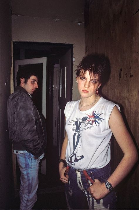 Derek Ridgers, 80s London, Urban Poverty, 80s Punk, Elevator Music, London College Of Fashion, Punk Girl, New Romantics, Club Kids