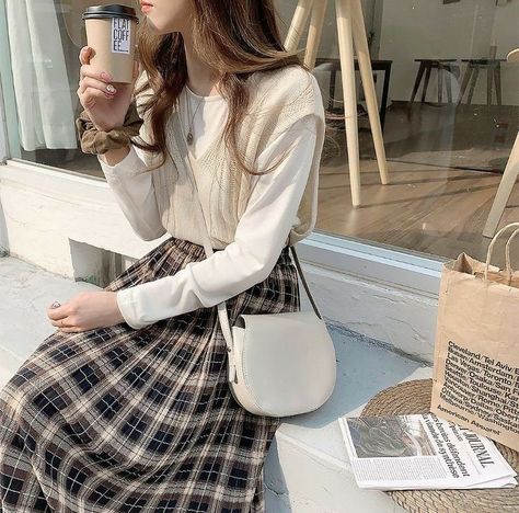 Cottage Core Fashion, Sweater Vest Outfit, Outfit Korean, Korean Girl Fashion, Vest Outfits, Aesthetic Outfit, Mode Inspo, Korea Fashion, Plaid Skirt