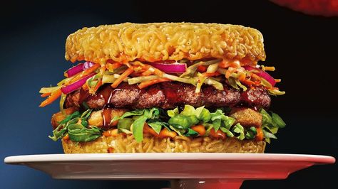 Red Robin is officially trying to hack into the ramen burger trend Ramen Burger, Unique Burgers, Ramen Dishes, Homemade Ramen, Food Innovation, Fast Food Items, Burger Restaurant, Gourmet Burgers, Ramen Recipes