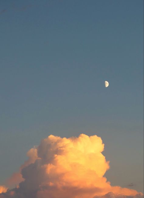 Golden Clouds Painting, Golden Hour Sky Aesthetic, Golden Hour Sunset Aesthetic, Dramatic Sky Painting, Golden Hour Drawing, Sun Peaking Through Clouds, Golden Hour Clouds, Sunset Clouds Painting, Sky Moodboard