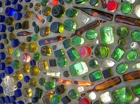 bottle wall                                                                                                                                                      More Wine Bottle Wall, Bottle Trees, Bottle House, Recycled Glass Bottles, Bottle Garden, Bottle Wall, Recycled Bottle, Backyard Diy Projects, Earthship