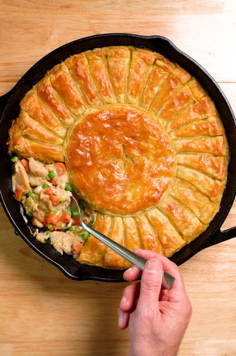 Vegan Chicken Pot Pie - Thee Burger Dude Vegan Chicken Pot Pie, Vegan Pot Pie, Vegan Pot Pies, Marry Me Chicken, Vegan Chicken, Vegan Pie, Vegan Lunch Recipes, Chicken Pie, Vegan Eggs