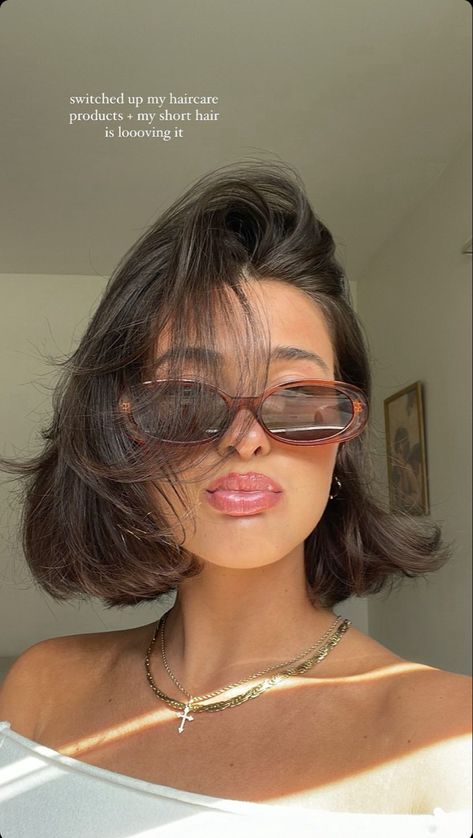 Short Hair Fall Aesthetic, Bob Flicked Out, Bob Tattoo For Women, Wavy Hair Above Shoulders, Short Length Bob Haircut, French Bob Haircut Without Bangs, Wedding Guest Dress Short Hair, Hair Trend Summer 2024, Short Hair On Thick Hair