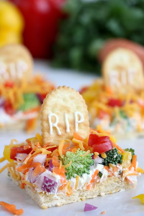 Halloween Appetizers For Party, Halloween Party Foods, Halloween Appetizer, Halloween Appetizers Easy, Halloween Party Appetizers, Colorful Veggies, Halloween Food Appetizers, Hocus Pocus Party, Spooky Food