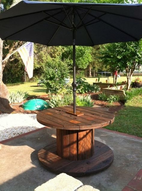 Diy Backyard Furniture, Diy Cable Spool Table, Wood Spool Tables, Wire Spool Tables, Cable Spool Furniture, Wooden Spool Tables, Cable Spool Tables, Wooden Spool Projects, Wooden Cable Spools