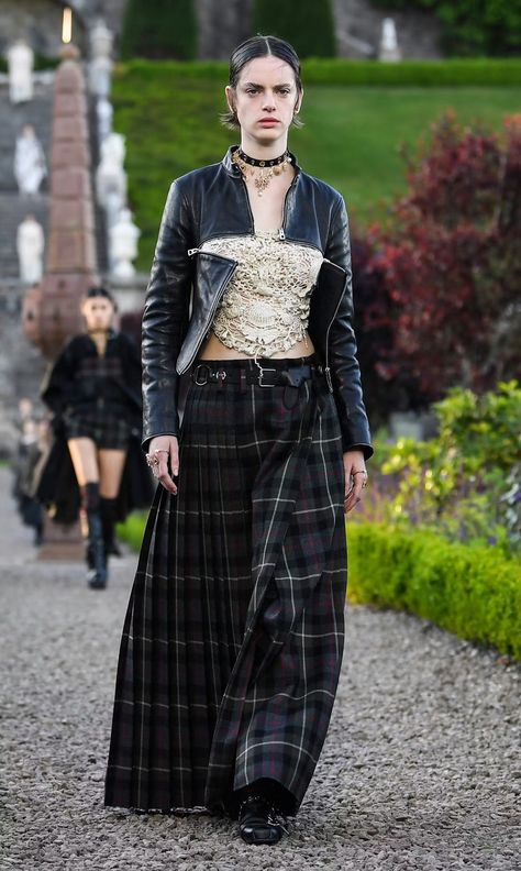 Dior's Cruise 2025 Show Is Bringing Back The Punk Aesthetic Trend 2025, Dior Cruise, 2025 Trends, Queen Of Scots, Punk Looks, Runway Fashion Couture, Shades Of Violet, Punk Aesthetic, Everyday Clothing