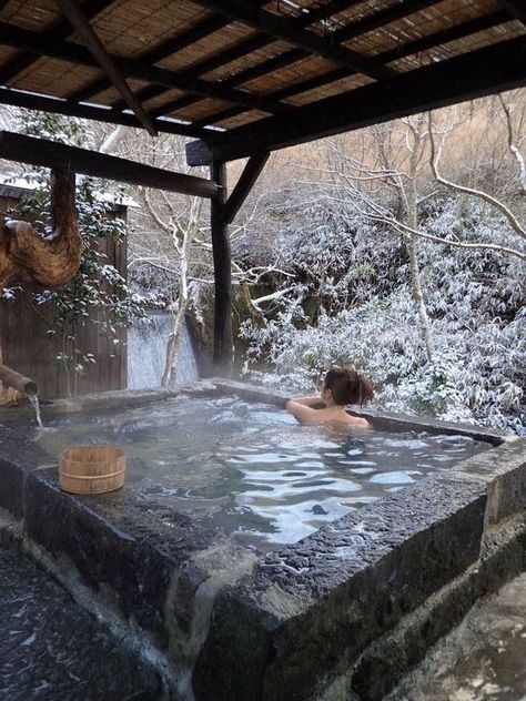 Japanese Hot Springs, Outdoor Hot Tub, Japan Aesthetic, Summer Decorating Ideas, Fantasy Adventure, Summer Decorating, Paranormal Romance, Bath House, Dream Home Design