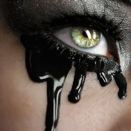 Black Tears - black eyelash glue? Extreme Fashion, Black Tears, Fantasy Makeup, Costume Makeup, Her Eyes, Makati, Dark Beauty, Eye Make, Eye Art