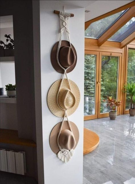 Macrame Hat Hanger, Macrame Hat, Simpul Makrame, Casa Country, Hat Hanger, Ideas Patio, Patio Decorating Ideas, Patio Decorating, Diy Furniture Couch