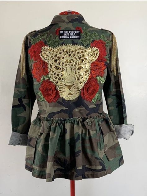 831c2f88a604a07ca94314b56a4921b8desc48462501ri Lion Queen, Trendy Jackets, Camo Jacket, Leather Jackets Women, Upcycle Clothes, Look Fashion, Diy Clothes, Military Jacket, Clothing Items