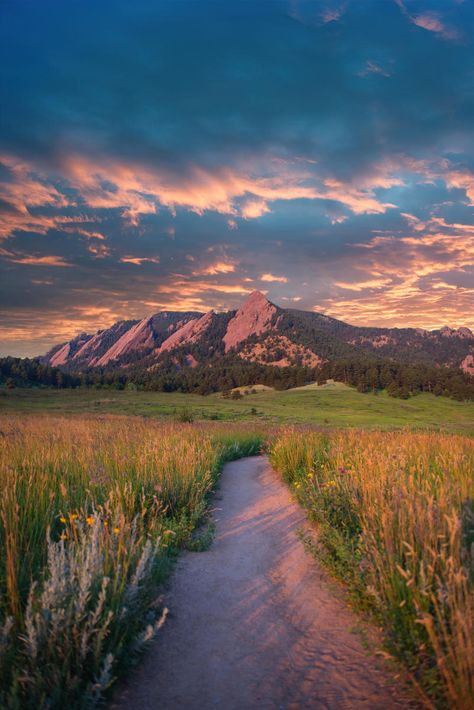 Summer Bucket List for Boulder, Colorado Nature, Colorado Aesthetic, Mountain Aesthetic, Places In Usa, Nature Vibes, Beautiful Places In The World, Nature Aesthetic, Pretty Places, Sky Aesthetic