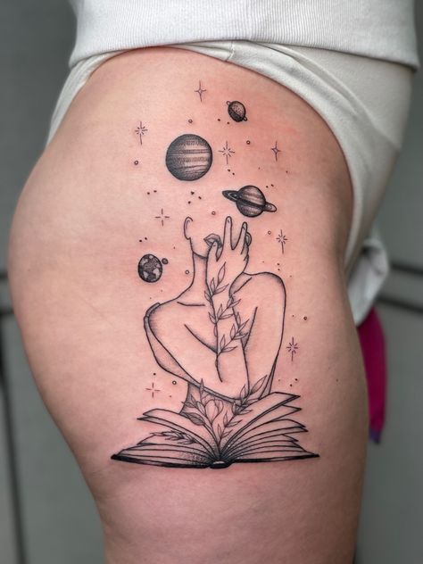 Aesthetic Tattoo Ideas, Side Thigh Tattoos, Planet Tattoos, Galaxy Tattoo, Clever Tattoos, Tattoos For Lovers, Tatuaje A Color, Thigh Tattoos Women, Book Tattoo