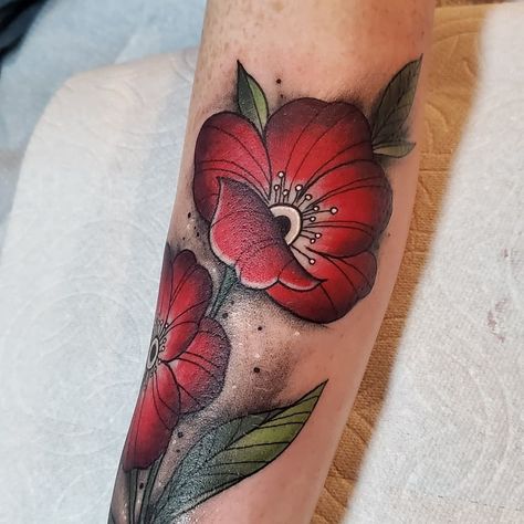 Neo Traditional Poppy Tattoo, Neo Traditional Poppy, Gabriella Tattoo, Tattoos Poppy, Traditional Poppy Tattoo, Enough Tattoo, Nouveau Flowers, Poppy Tattoo, Plant Bugs