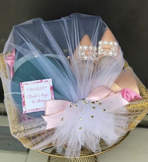 Bride’s shoes and bags wrapped in white and peach for engagement dowry wrapping. Shoes Packing Ideas For Gift, Shoes Packing Ideas For Wedding, Engagement Gift For Bride, Bridal Purse Packing Ideas, Ubtan Decor, Wedding Hampers For Bride, Engagement Hamper Ideas The Bride, Hamper For Bride, Engagement Hampers For Bride