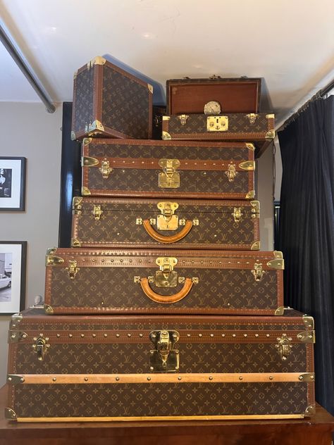 Lv Sling, Lv Trunk, Louis Vuitton Trunks, Vintage Trunk, Louis Vuitton Trunk, Campaign Furniture, Louis Vuitton Travel, Vintage Trunks, Wardrobe Room