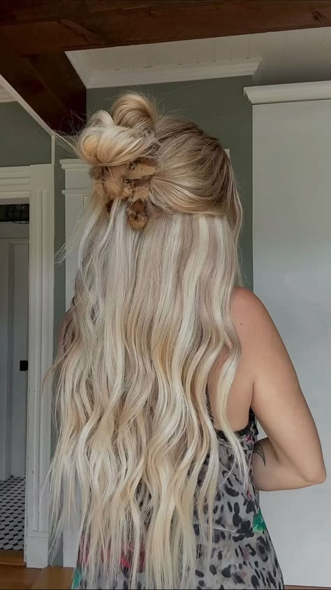 Cute little date night hairstyle Save & try ❤️‍🔥 | Instagram Hairstyles To Do With Extensions, Cute Hairstyles Down, Hairstyles For Extensions, Hair Styles With Extensions, Hair Ideas For Blondes, Hair Extension Hairstyles, Cosmetology Hairstyles, Date Night Hairstyles, Hair Inspo Hairstyles