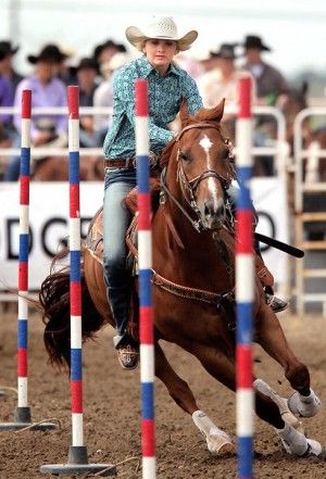 POLE BENDING! Horse Disciplines, Western Pictures, Pole Bending, Female Horse, Bronc Riding, Country Things, Barrel Racing Horses, Rodeo Horses, Horse Things