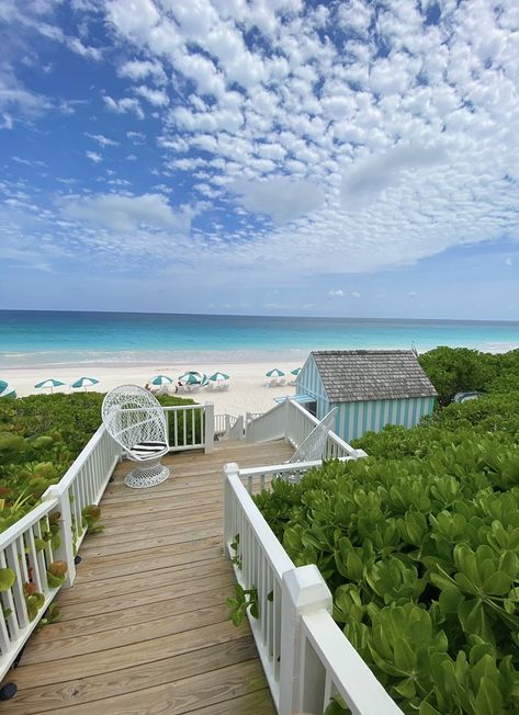 Beach In Backyard, Cozy Beach House Exterior, Beachy Backyard, Vision Casting, Beach House Backyard, Dream House Beach, Beachside House, Beach House Landscaping, Cozy Beach House