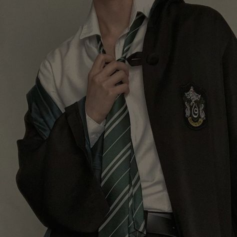 Slytherin Aesthetic Outfit, Harry Potter Uniform, Slytherin Uniform, Aesthetic Slytherin, Slytherin Outfit, Slytherin Clothes, Slytherin Fashion, Hogwarts Uniform, Malfoy Aesthetic