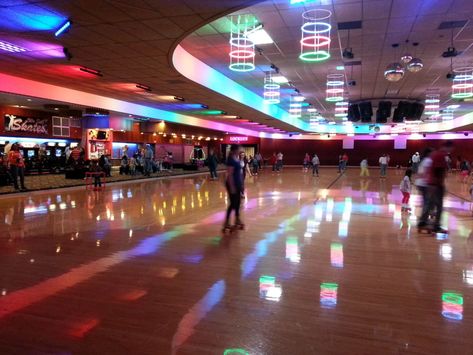 Skating Rink Design, Go Roller Skating, Roller Skate Design, Indoor Roller Skating, Smyrna Tennessee, Roller Skating Rink, San Myshuno, Skating Aesthetic, Roller Rink