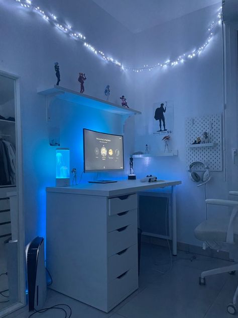 Blue Y2k Bedroom, Room Ideas Futuristic, Cybercore Desk, Hype Beast Room Decor, Hype Beast Room, Bedroom Decor Natural, Boujee Apartment Bedroom, Cybercore Room, Room Decor Hypebeast