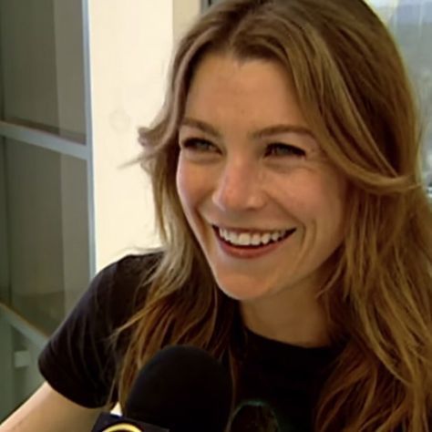 Young Ellen Pompeo, Ellen Pompeo Hairstyles, Meredith Grey Hair, Surgeon Aesthetic, Meredith Grey's Anatomy, Ellen Pompeo, Grey Anatomy Quotes, Hairstyles For Layered Hair, Meredith Grey