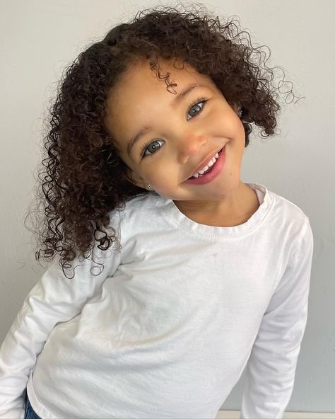 BELLA V ✨🖤✨ (@bella.v.baby) • Instagram photos and videos Charlize Theron Hair, Mix Baby Girl, Cute Pregnancy Pictures, Mommy Moments, Cute Mixed Babies, Baby Fashionista, Cute Twins, Boys With Curly Hair