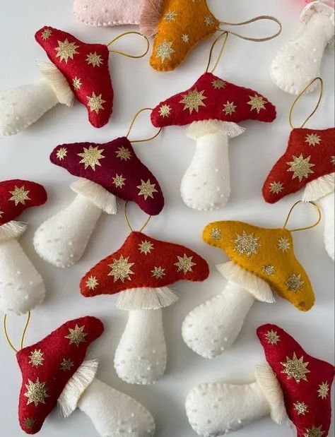 Toadstool Christmas Decorations, Mushroom Christmas Decorations, Christmas Embroidery Decorations, Mushroom Felt Ornament, Diy Mushroom Garland, Felt Mushroom Ornament, Christmas Mushrooms Decoration, Diy Mushroom Ornaments, Mushroom Ornaments Diy