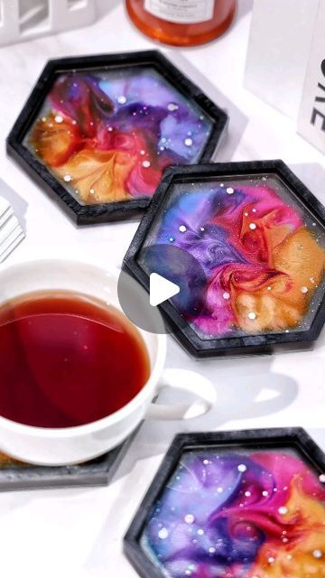 Coaster Ideas Resin, Coloring Epoxy Resin, Resin Coaster Ideas Diy, Epoxy Alcohol Ink, Alcohol Ink Resin Coasters, Diy Coasters Resin, Epoxy Coaster Ideas, Amazing Resin Ideas, Epoxy Coasters Diy