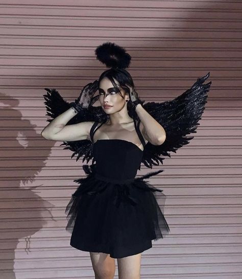 Black Wings Halloween Costume, Halloween Wings Costume, Black Wing Costume, Black Angels Costume, Black Butterfly Costume, Dark Angel Costume Diy, Fallen Angel Costume Diy, Black Angel Costume Halloween, Black Angel Costume Ideas