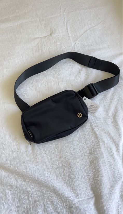 Black Lululemon everywhere belt bag on a white bed sheet Lulu Black Belt Bag, Lulu Bags Aesthetic, Bday Wishlist Aesthetic, Lululemon Bags Aesthetic, Lulu Belt Bag Aesthetic, Lululemon Bag Aesthetic, Lululemon Belt Bag Aesthetic, Aesthetic Purses And Bags, Belt Bag Aesthetic