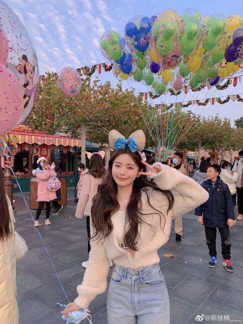 Hongkong Disneyland Outfit, Disney Outfits Winter, Disney Winter Outfits, Disneyland Outfit Winter, Japan Outfit Winter, Hongkong Outfit, Tokyo Winter, Tokyo Outfits, Disney Poses