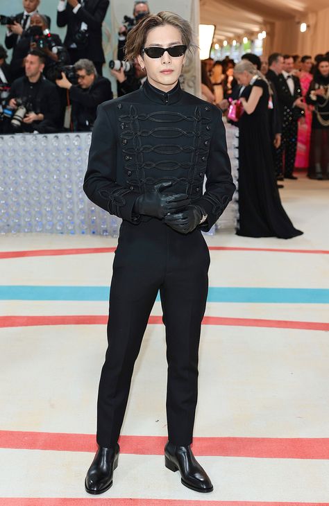 Met Gala Men Outfit, Met Gala Outfits Men, Prom Man, Met Gala Outfits, Event Fashion, Two Piece Gown, Black Louis Vuitton, Met Gala Red Carpet, Best Dressed Man