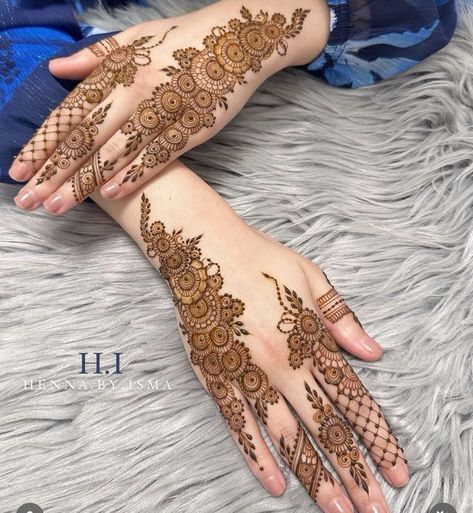 Mehandi Design Front And Back, Right Back Hand Mehndi Designs, Mendhi Designs Latest Simple, Mendhi Patterns, Simple Mehendi Design, Eid Special Mehndi Design, Beautiful Simple Mehndi Design, Simple Mehendi, Song Images