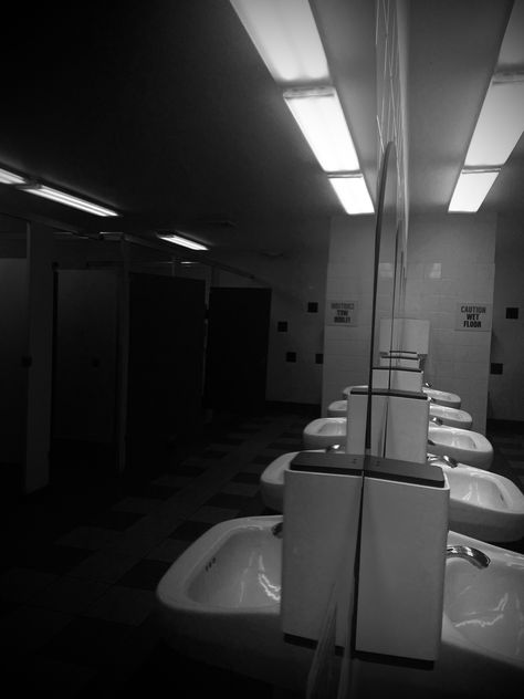 Scary School, Creepy Bathroom, Hospital Scary Aesthetic, Black And White Liminal Space, Bathroom Horror Scene, Horror Movie Bathroom Scenes, Abandoned Bathroom Aesthetic, Scary Photos, Creepy Monster