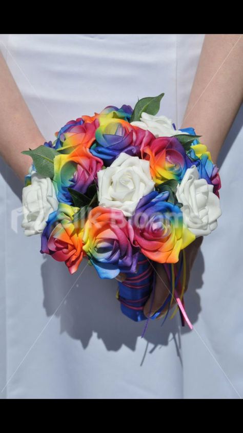 Bouquet Rainbow Bridesmaids, Rainbow Wedding Theme, Rainbow Wedding Dress, Wedding Bridesmaid Bouquets, Artificial Wedding Flowers, Artificial Wedding Bouquets, Lgbt Wedding, Rose Wedding Bouquet, Rainbow Wedding